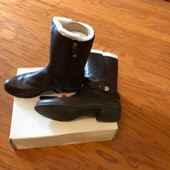 Boots - Picture 2 of 3